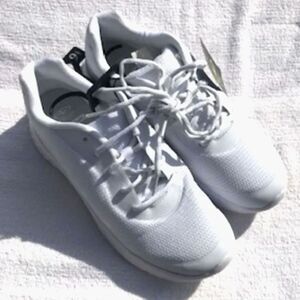 Women's Size: 7 Memory Foam Sneakers . Casual or Fashion . New w/ Tags